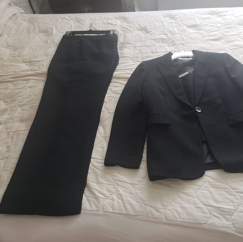 Tahari 3-pc Navy pinstripe pantsuit